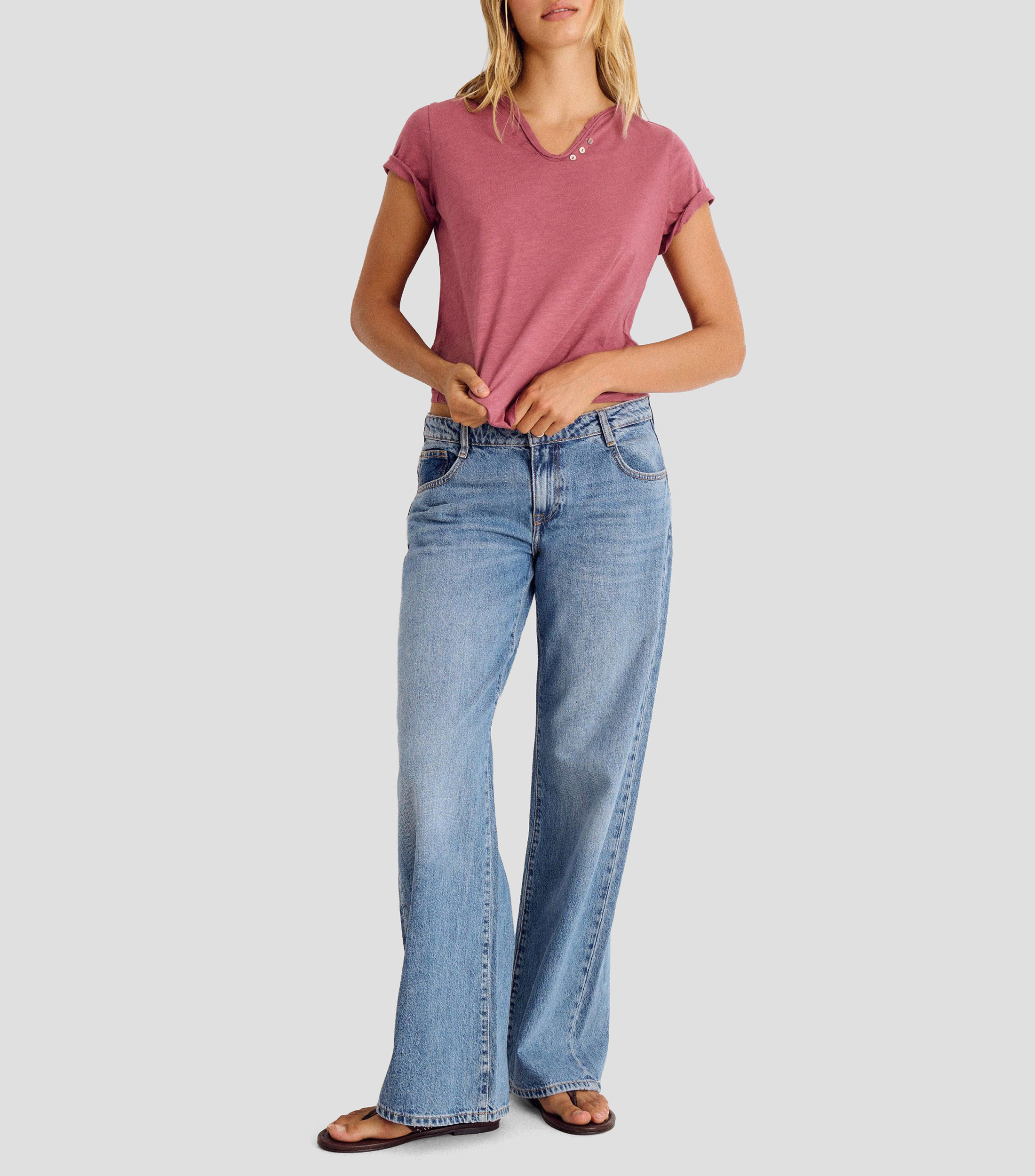 Playera cuello V manga corta lisa Mujer